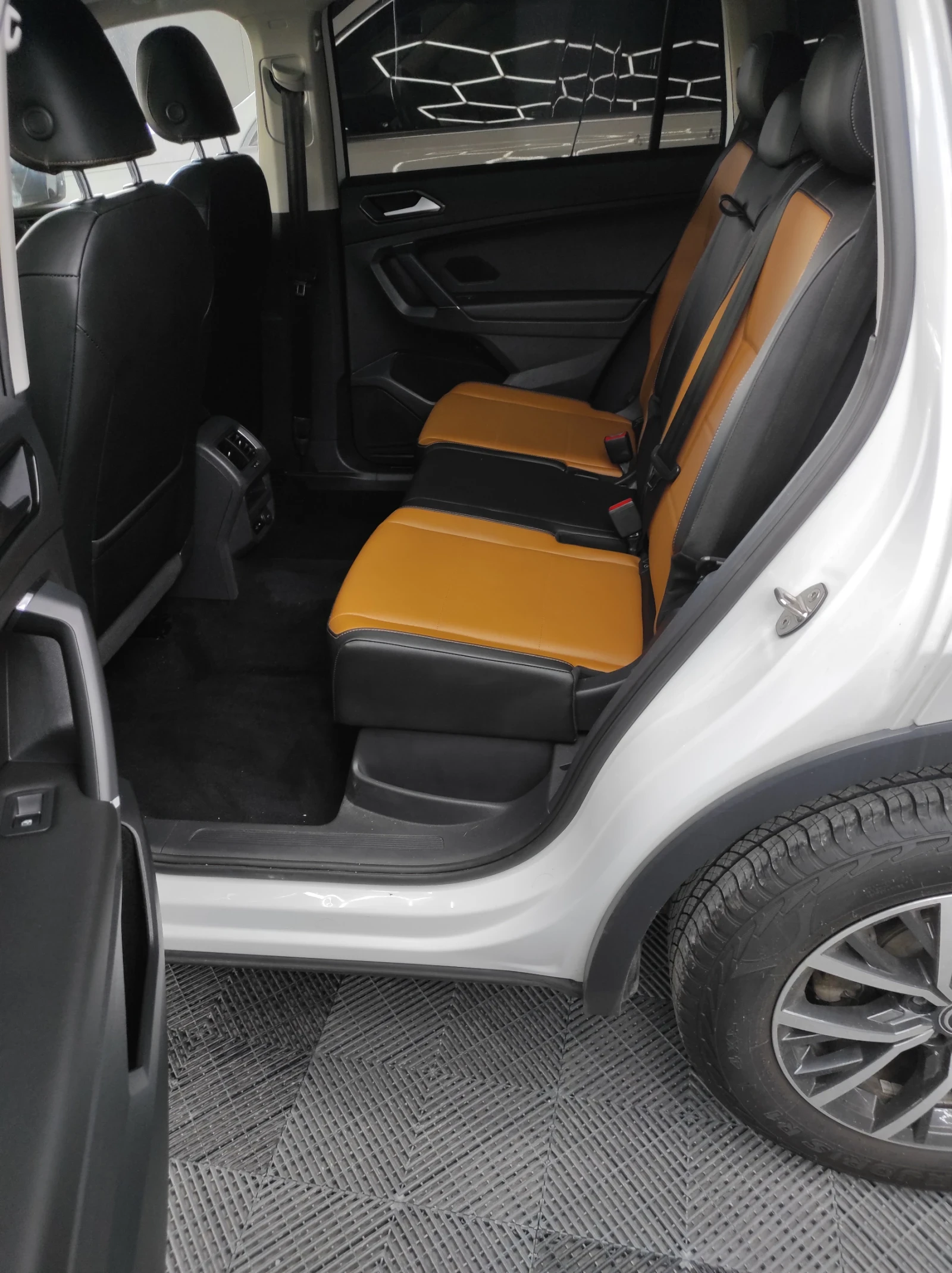 VW Tiguan, снимка 13 - Автомобили и джипове - 55790097
