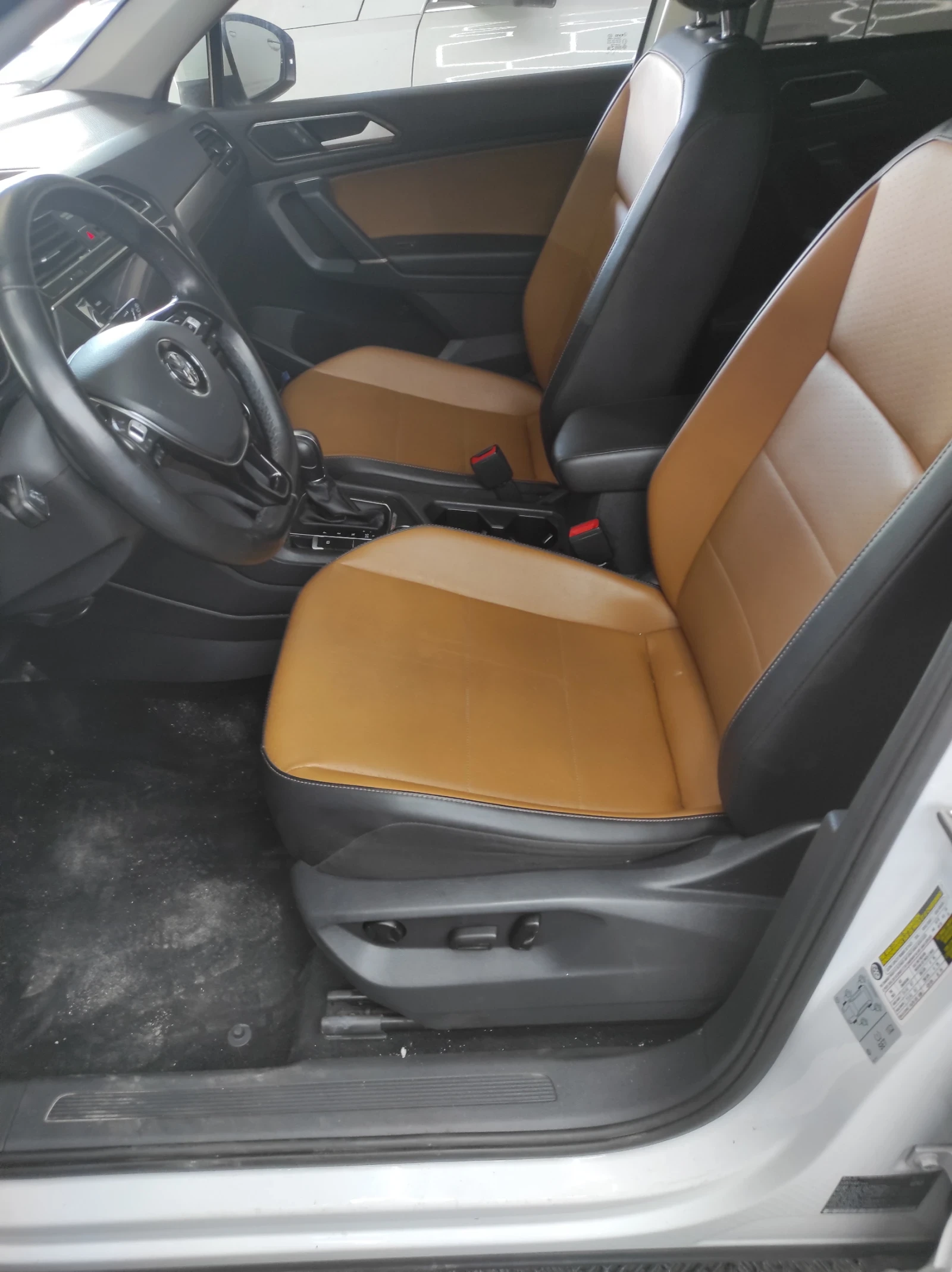 VW Tiguan, снимка 14 - Автомобили и джипове - 55790097