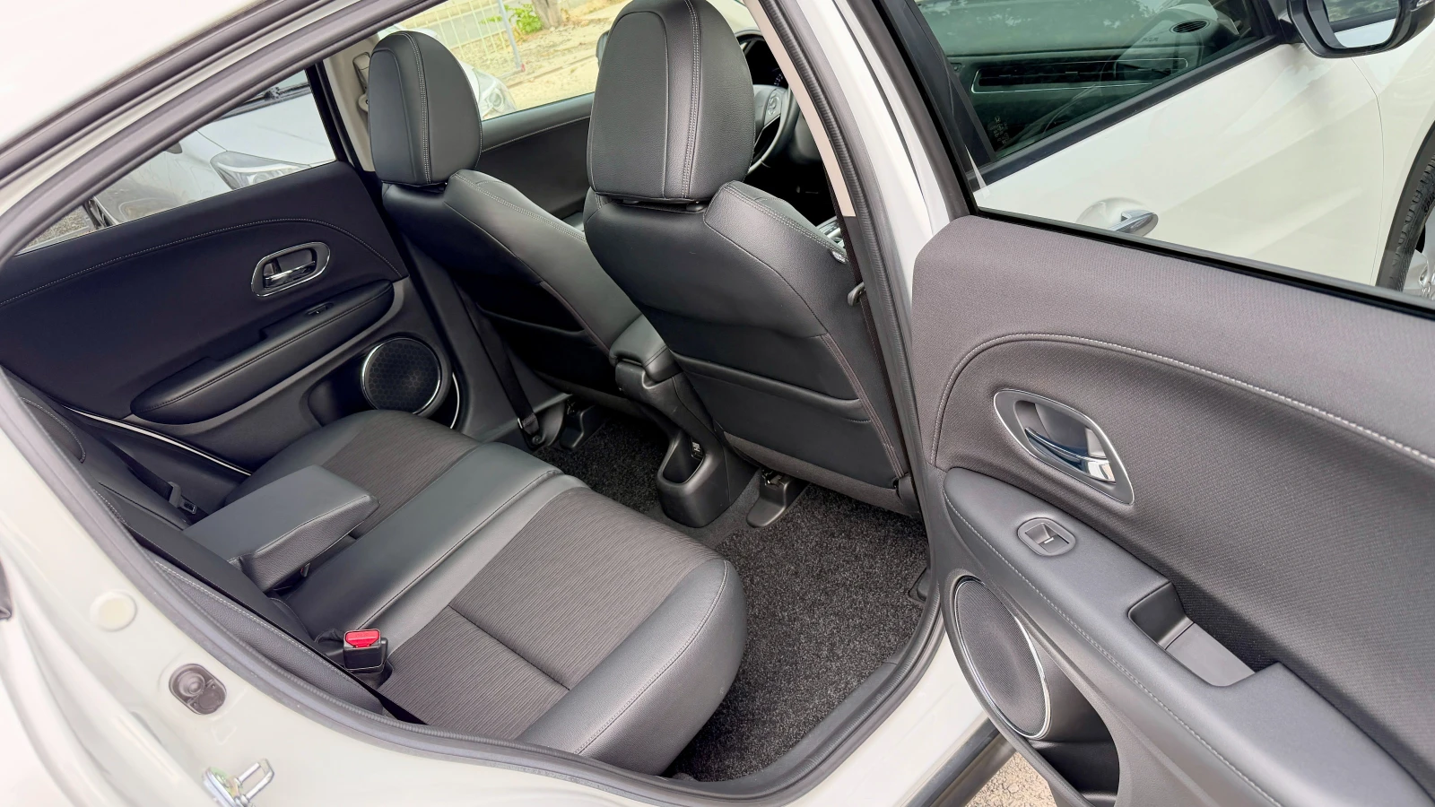 Honda Hr-v 1.5i 70хил.км. Автоматик Внос Швейцария!LED, Navi , снимка 13 - Автомобили и джипове - 55830656