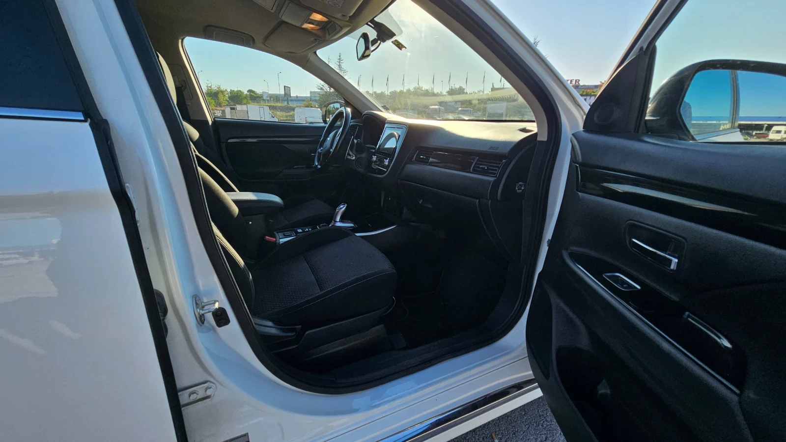 Mitsubishi Outlander Phev 2.4 , снимка 14 - Автомобили и джипове - 56136535