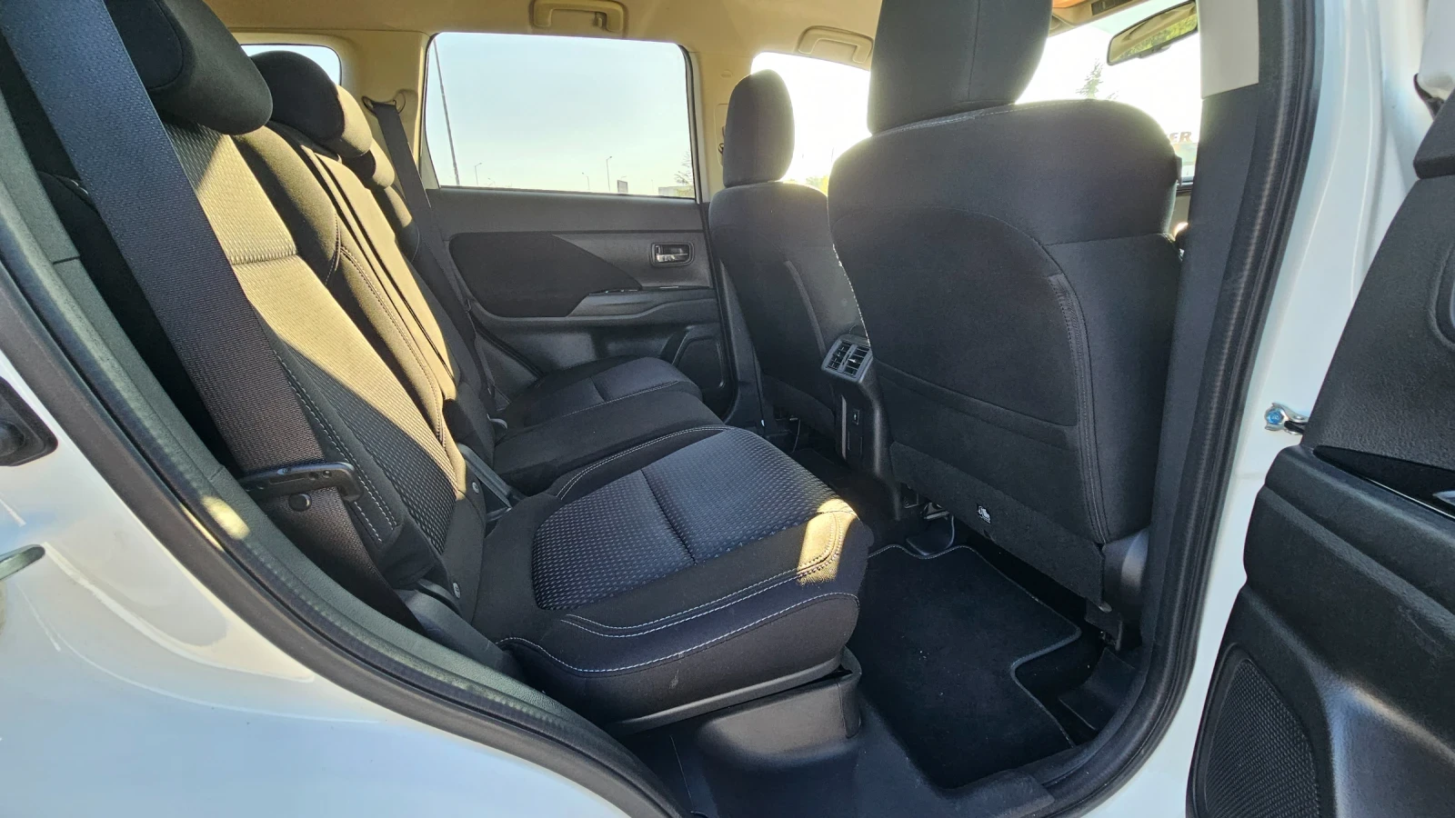 Mitsubishi Outlander Phev 2.4 , снимка 15 - Автомобили и джипове - 56136535