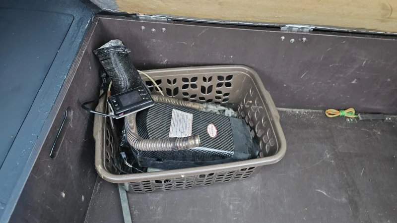 Кемпер Mercedes-Benz V220, снимка 14 - Каравани и кемпери - 52113386