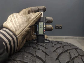 Гуми Зимни 235/55R17, снимка 5