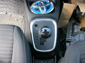 Toyota Yaris 1.5 HYBRID Auto, снимка 10