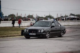 Mercedes-Benz E 55 AMG, снимка 3
