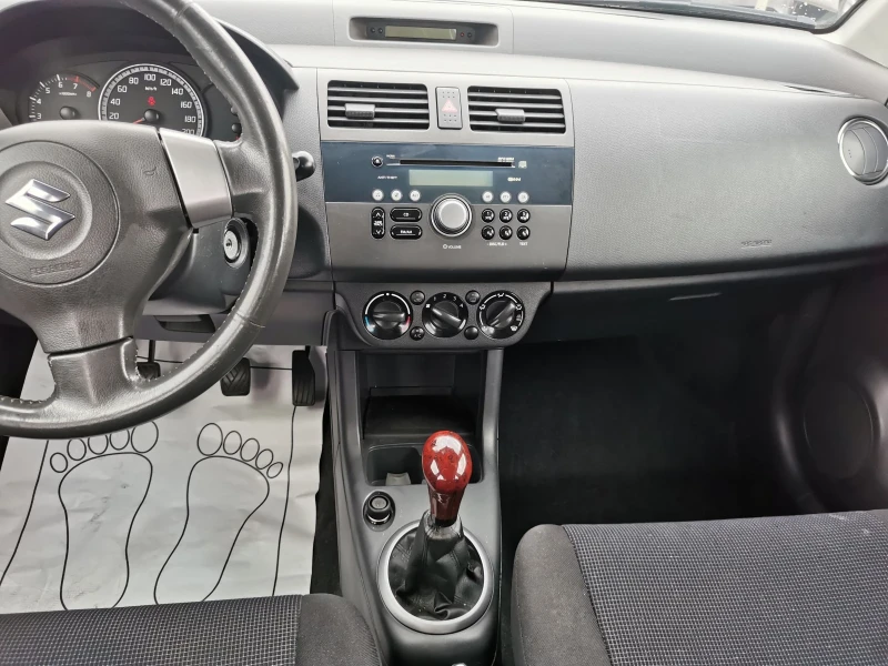 Suzuki Swift 1.3i, снимка 10 - Автомобили и джипове - 47582453