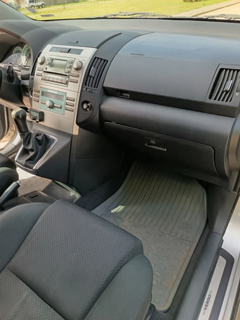 Toyota Corolla verso 1.8 16V, снимка 8 - Автомобили и джипове - 52203995