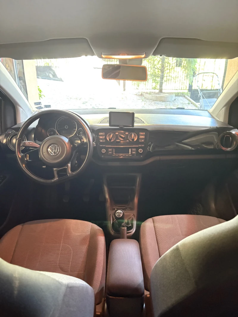 VW Up EcoUp!, снимка 14 - Автомобили и джипове - 51623769