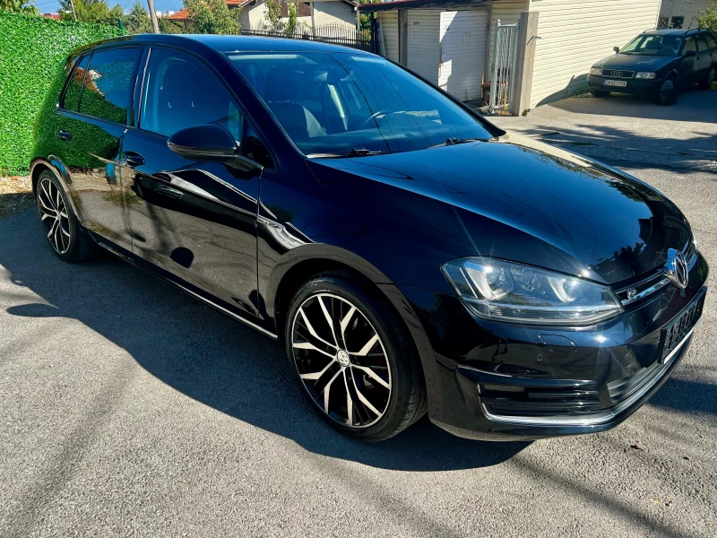 VW Golf R-line, Keyless, Ceramic, Обслужен, LED, снимка 2 - Автомобили и джипове - 52450792
