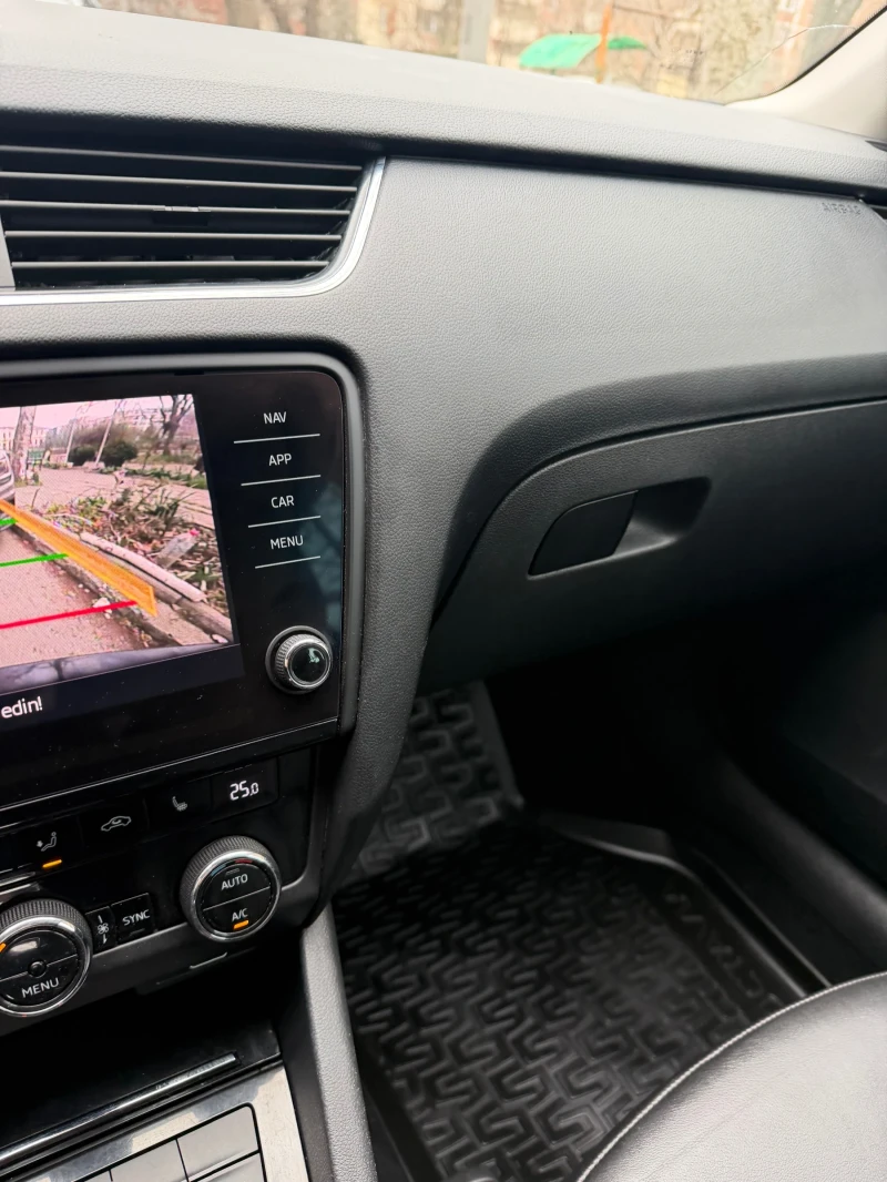 Skoda Octavia 1.5 G-tec Keyless, снимка 10 - Автомобили и джипове - 53131014