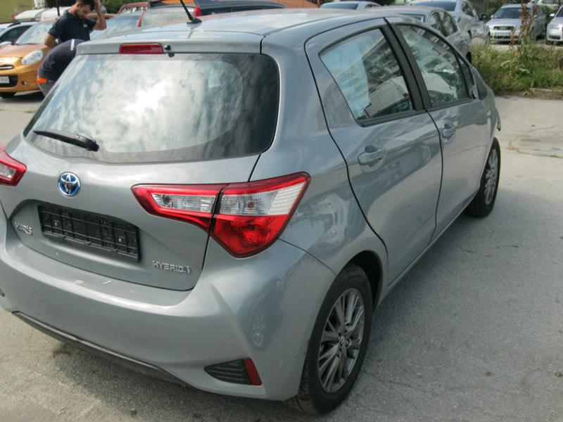 Toyota Yaris 1.5 HYBRID Auto, снимка 2 - Автомобили и джипове - 25610306
