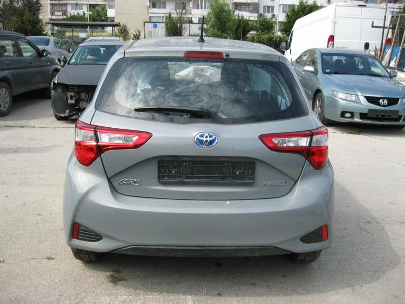 Toyota Yaris 1.5 HYBRID Auto - изображение 3