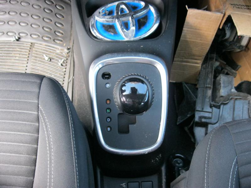 Toyota Yaris 1.5 HYBRID Auto, снимка 10 - Автомобили и джипове - 25610306