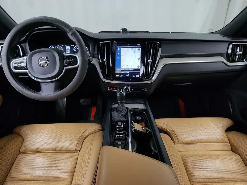 Volvo S60 3Rd Generation T5 Inscription, снимка 7 - Автомобили и джипове - 56221758