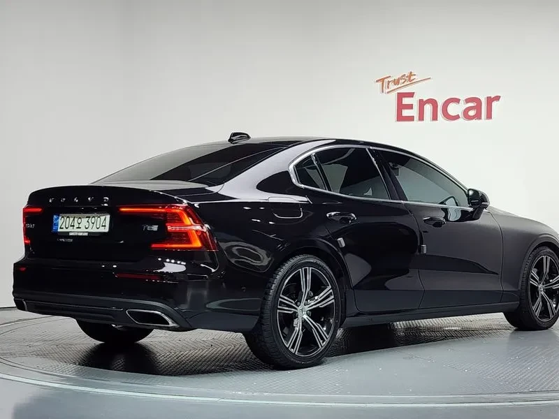 Volvo S60 3Rd Generation T5 Inscription, снимка 2 - Автомобили и джипове - 56221758