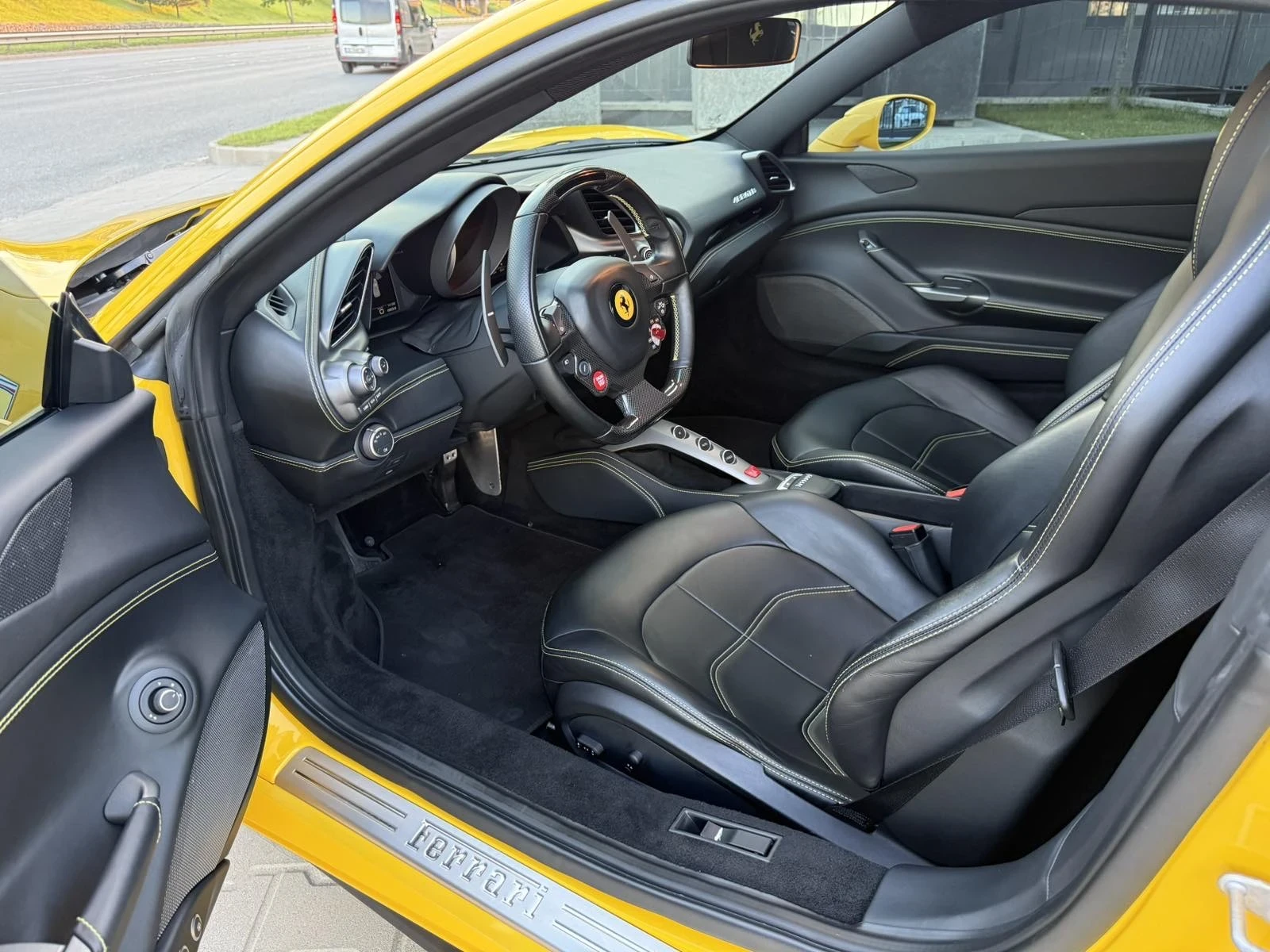 Ferrari 488 GTB - изображение 8