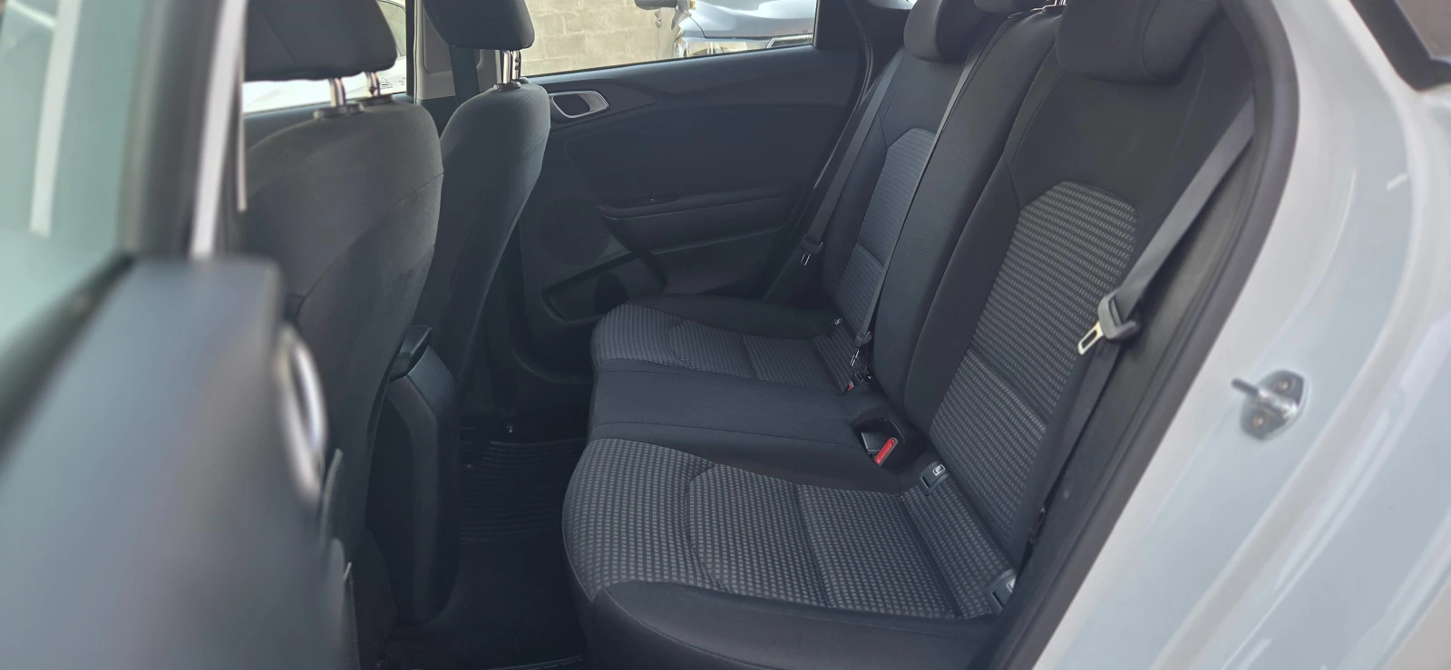 Kia Ceed 63767км. - изображение 9