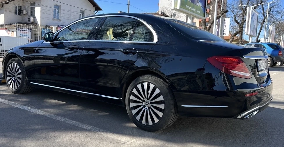 Mercedes-Benz E 220 Лимузина, снимка 7 - Автомобили и джипове - 53871549