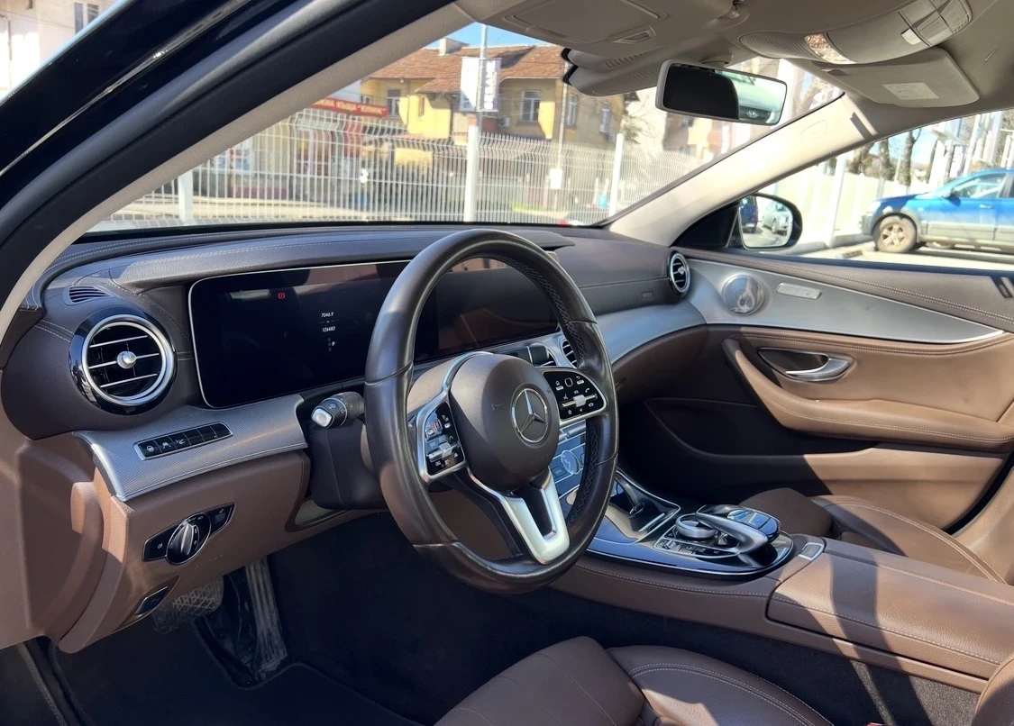 Mercedes-Benz E 220 Лимузина, снимка 9 - Автомобили и джипове - 53871549