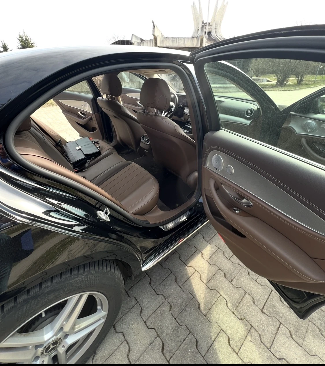 Mercedes-Benz E 220 Лимузина, снимка 11 - Автомобили и джипове - 53871549