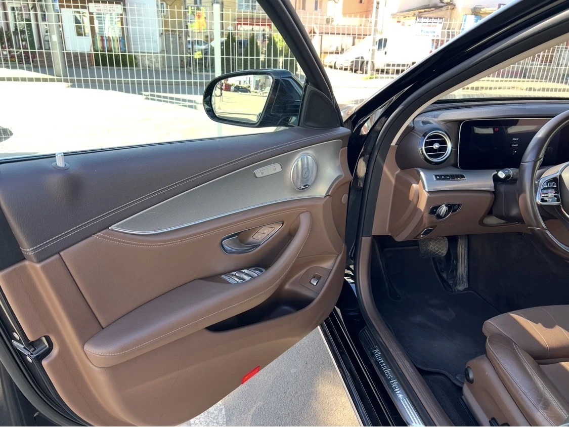 Mercedes-Benz E 220 Лимузина, снимка 10 - Автомобили и джипове - 53871549