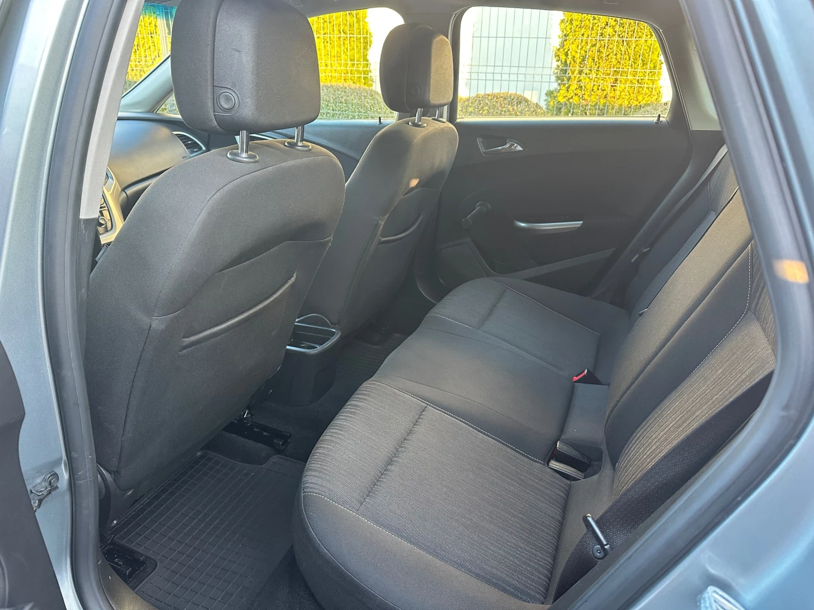 Opel Astra 1.7-ДИЗЕЛ-110к.с, снимка 11 - Автомобили и джипове - 53941817