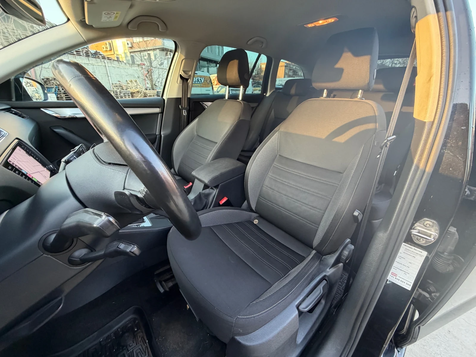 Skoda Octavia DSG / круиз / следене на ленти / Лед километраж, снимка 9 - Автомобили и джипове - 54175401