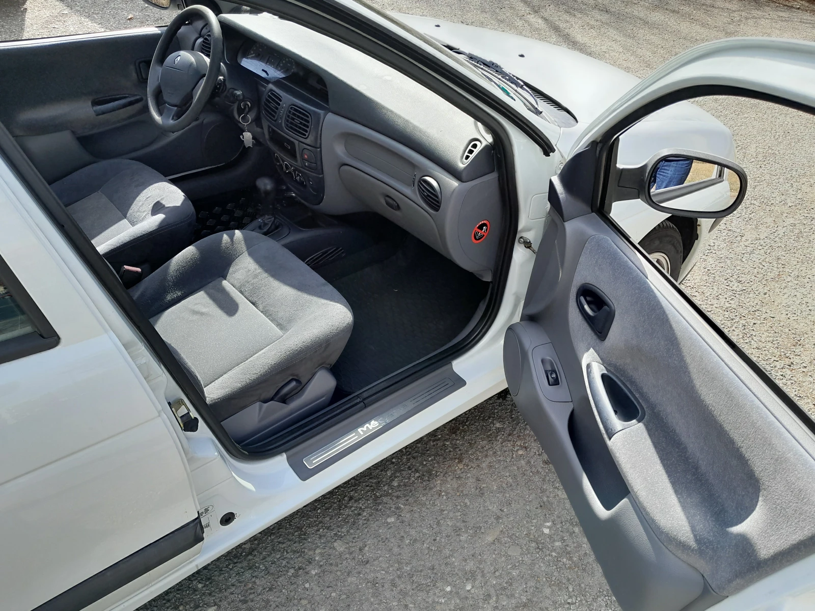 Renault Megane, снимка 13 - Автомобили и джипове - 54638165