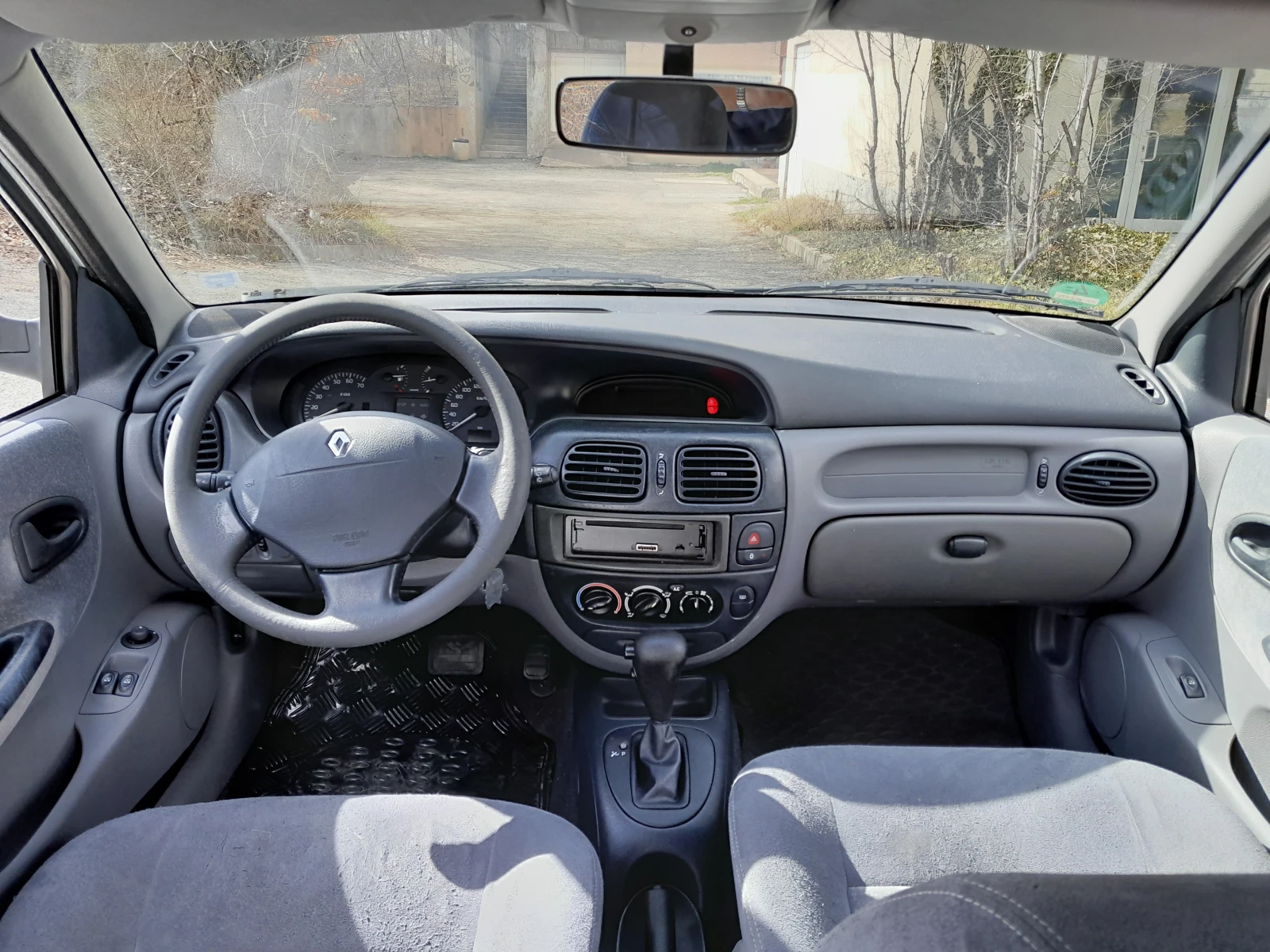 Renault Megane, снимка 11 - Автомобили и джипове - 54638165
