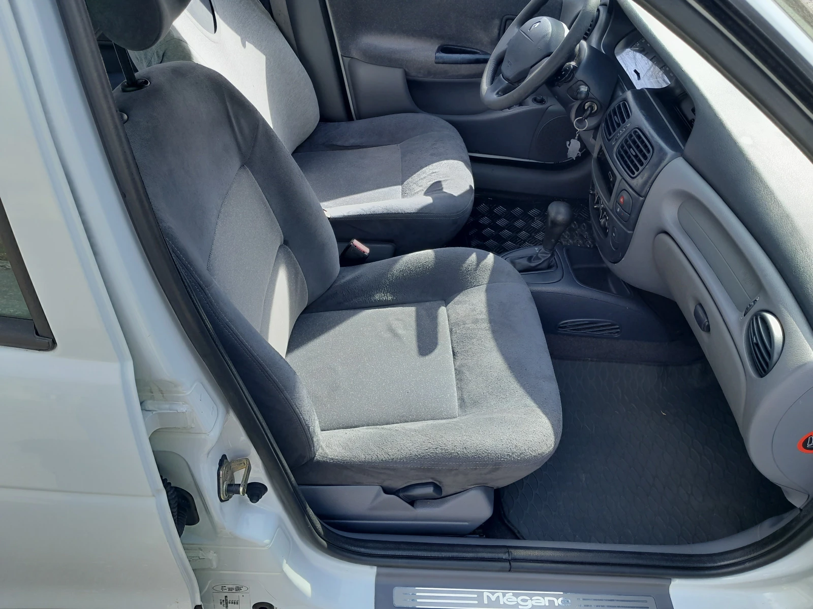 Renault Megane, снимка 14 - Автомобили и джипове - 54638165
