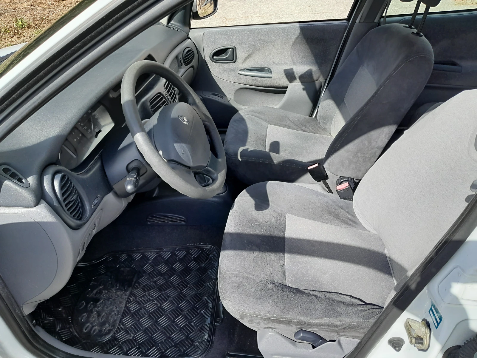 Renault Megane, снимка 9 - Автомобили и джипове - 54638165