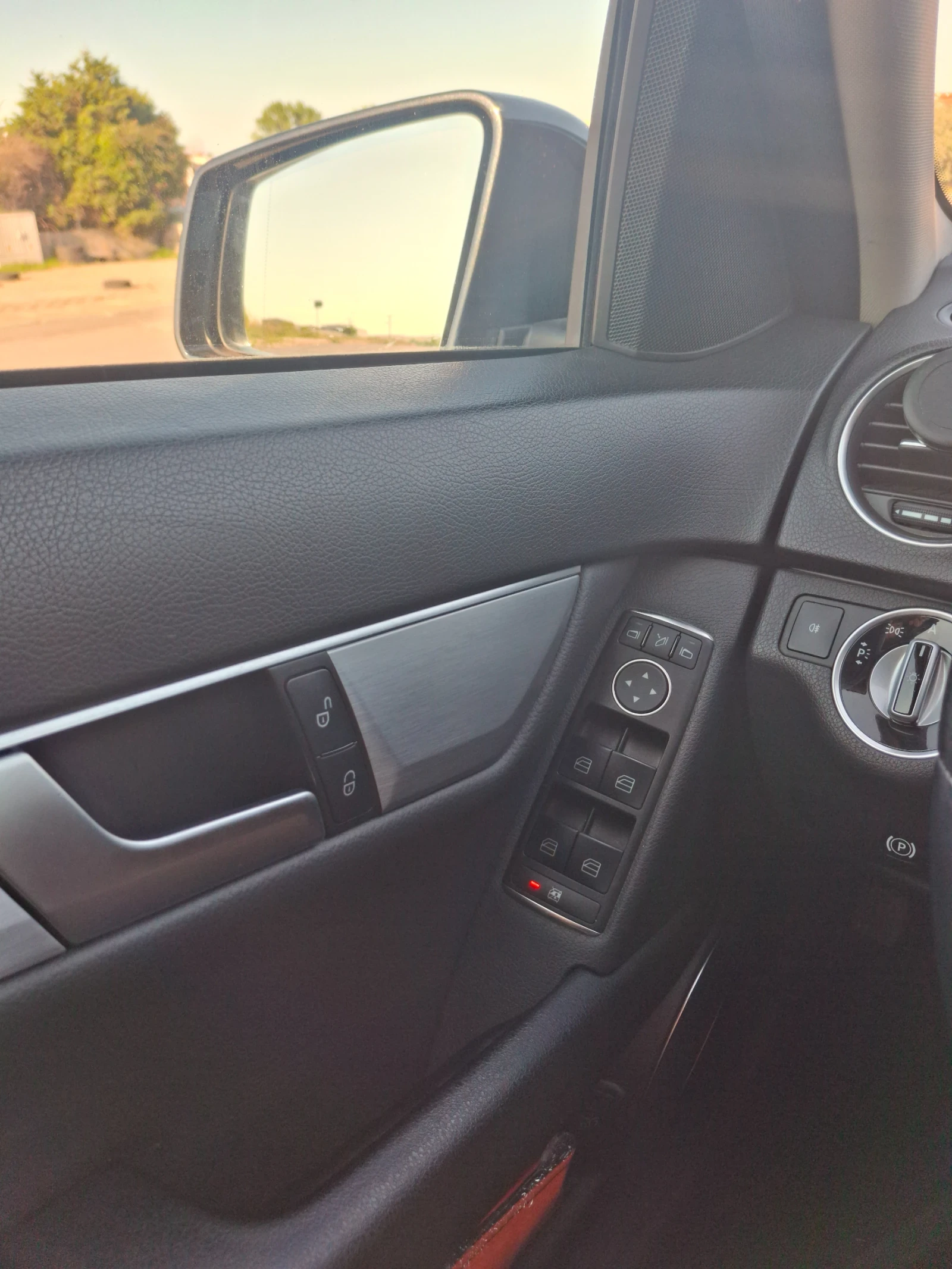 Mercedes-Benz C 220 Нов внос, снимка 15 - Автомобили и джипове - 55011189