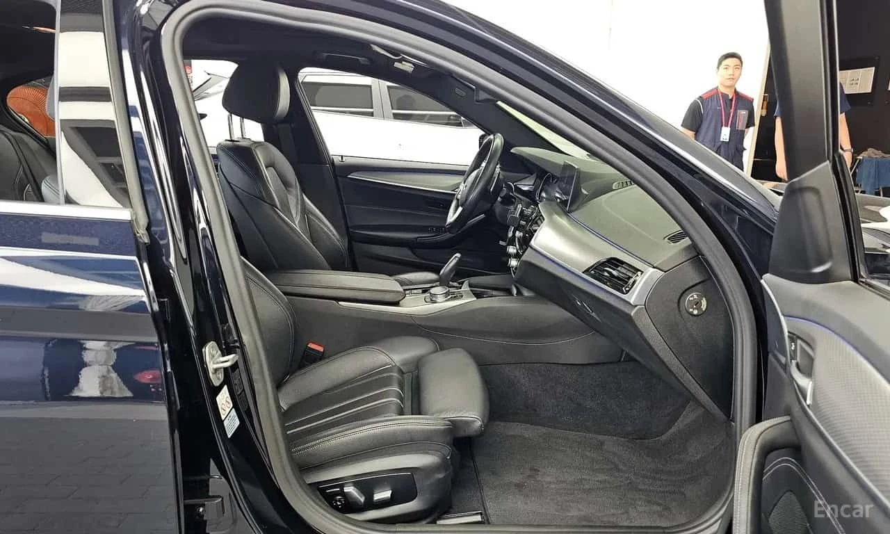 BMW 530 i xDrive M-PKG| ПОДГРЕВИ| ПАНО| АМБИЕНТ| ПАМЕТ| , снимка 11 - Автомобили и джипове - 55625632