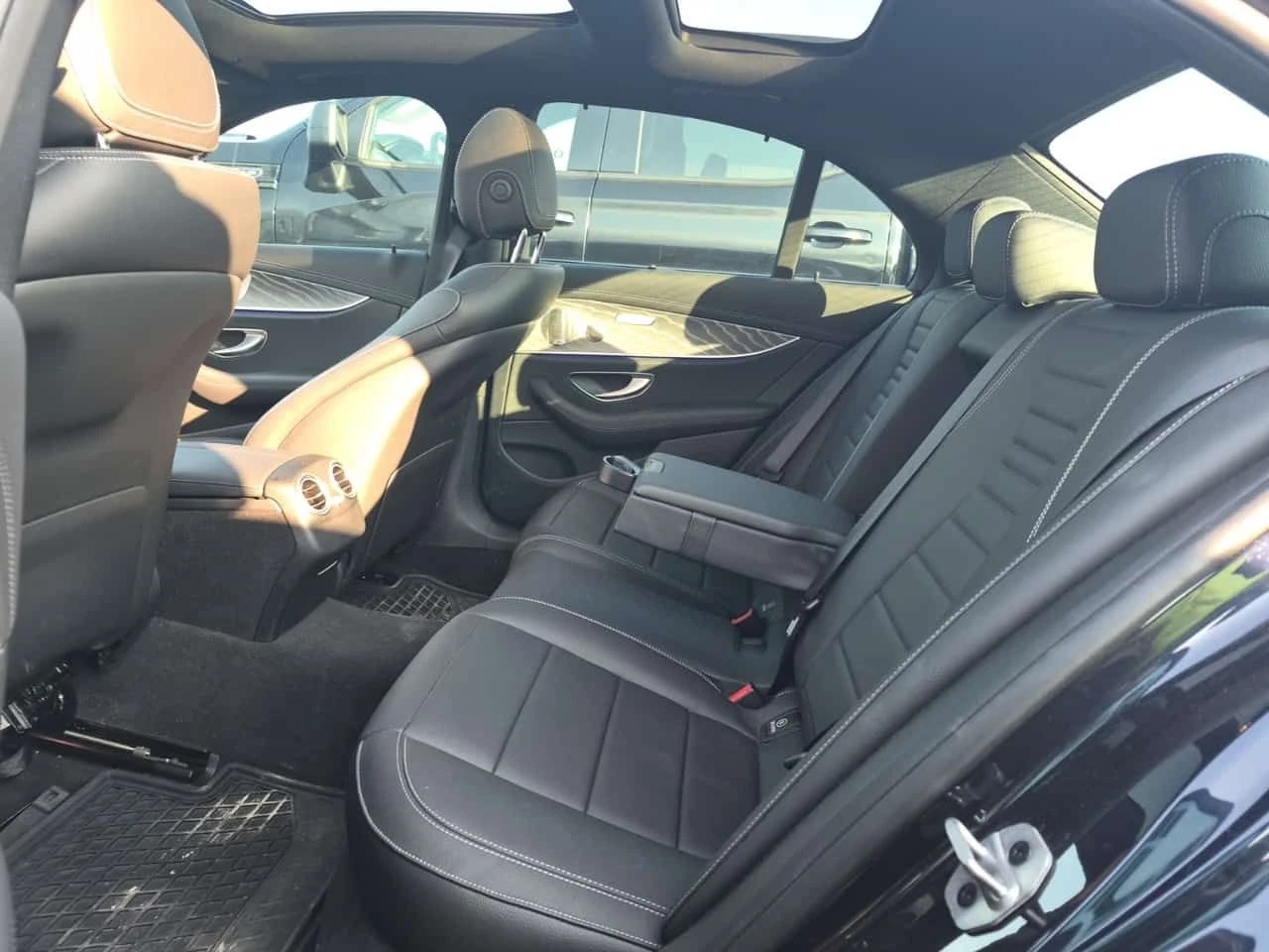 Mercedes-Benz E 450 * AMG Line * CARFAX * Без инциденти * 17k km * , снимка 9 - Автомобили и джипове - 55636359
