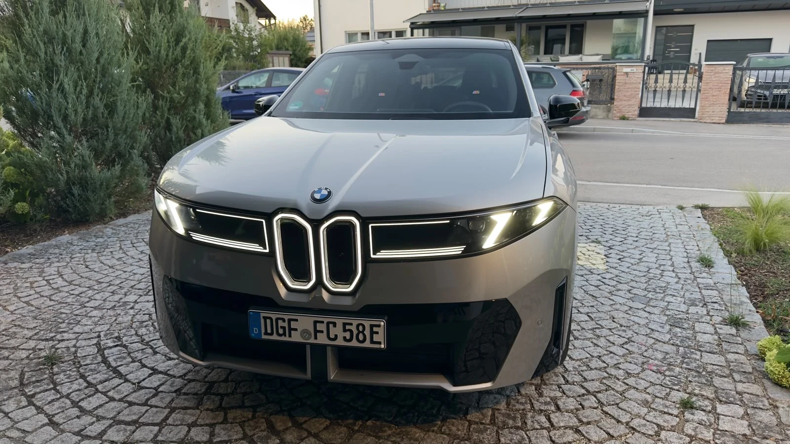 BMW iX3 50 M Sport Pro, снимка 2 - Автомобили и джипове - 55690910