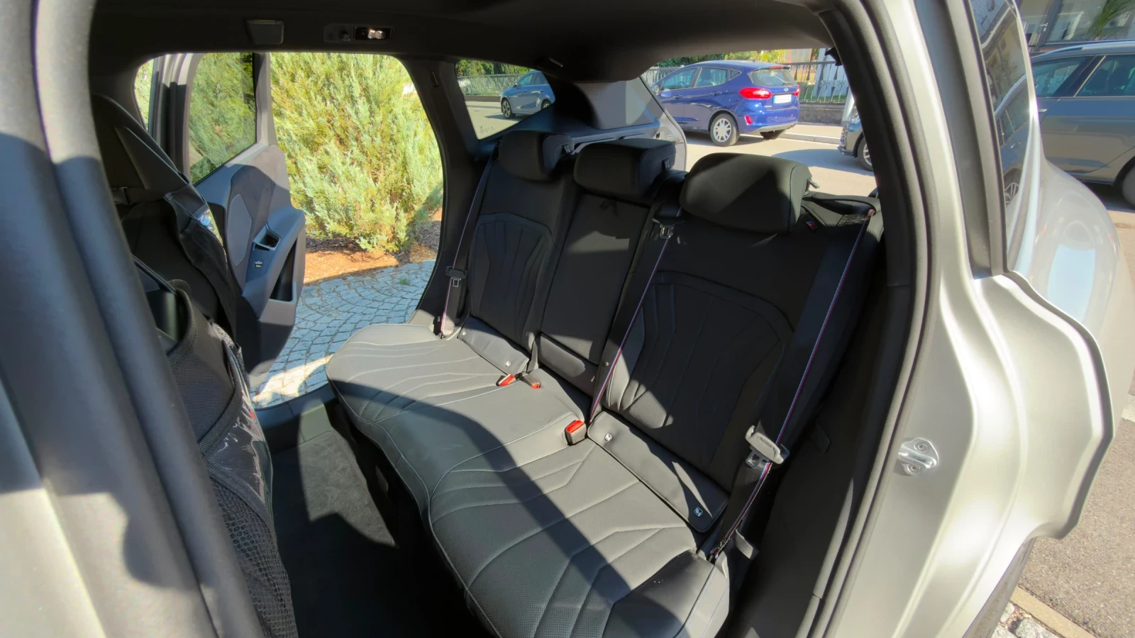 BMW iX3 50 M Sport Pro, снимка 8 - Автомобили и джипове - 55690910