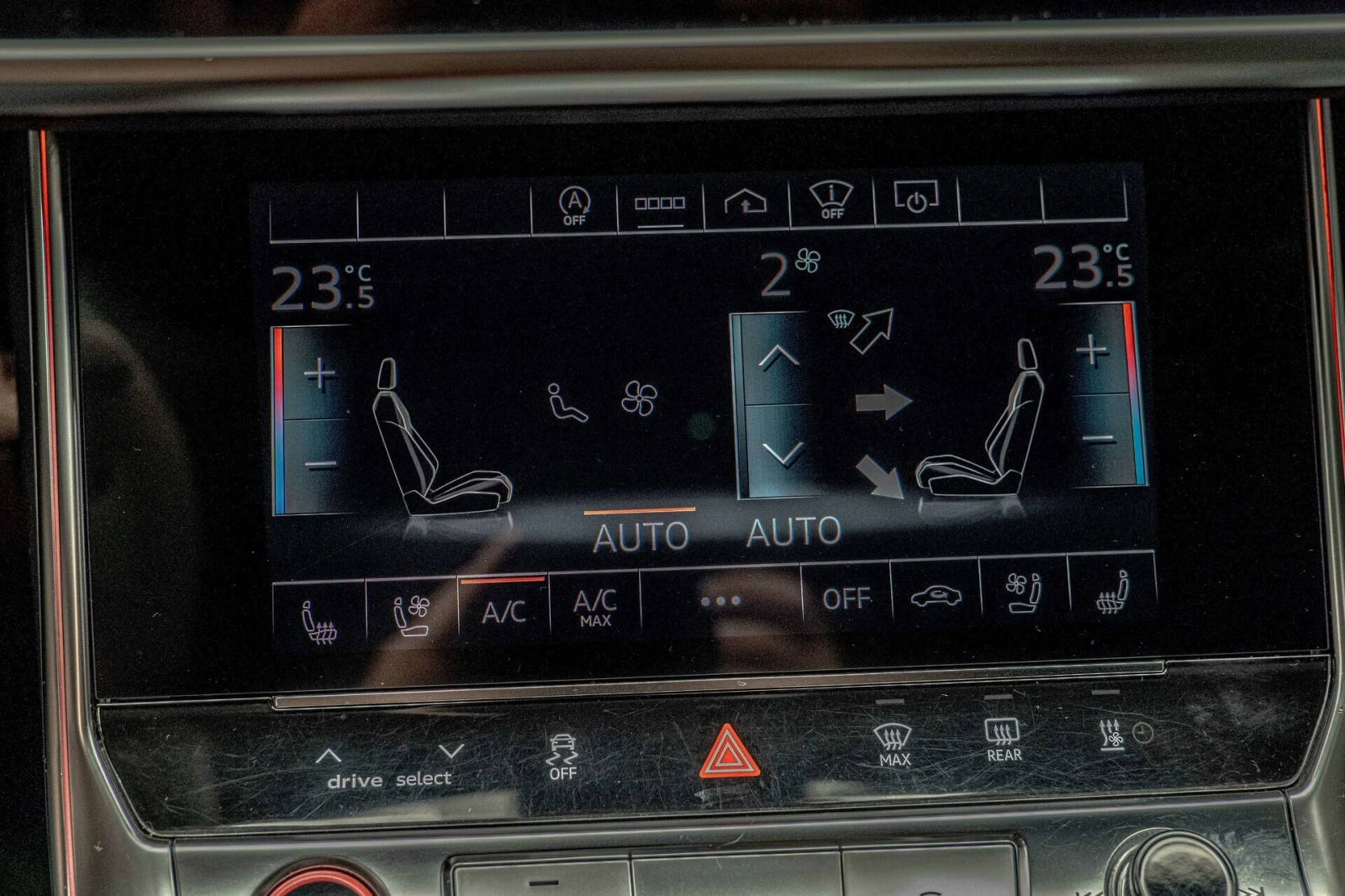 Audi Rs6 4.0TFSI/ABT 700/Bang&Olufsen/Керамика/3D Камера/Hu, снимка 13 - Автомобили и джипове - 55979180