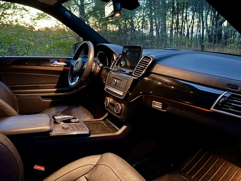 Mercedes-Benz GLS 550 AMG Line/DISTR/CARPLAY, снимка 7 - Автомобили и джипове - 52598591