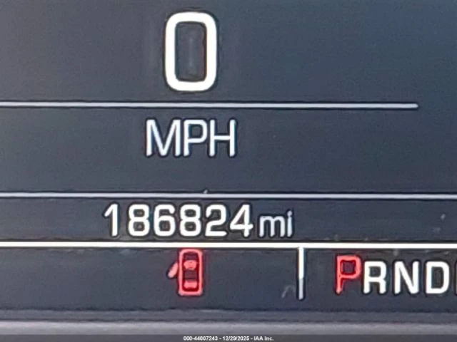 Chevrolet Suburban, снимка 16 - Автомобили и джипове - 53353955