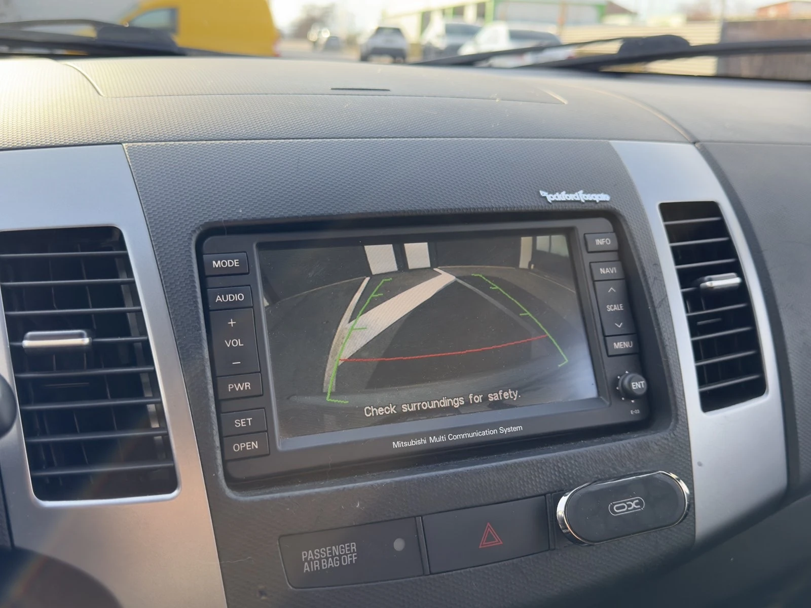 Mitsubishi Outlander 2.4 MIVEC 4X4 LPG, снимка 5 - Автомобили и джипове - 53606514