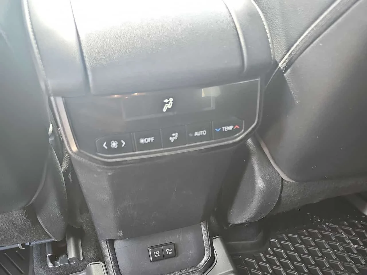 Toyota Highlander * XLE * CARFAX * КАМЕРА * ПОДГРЕВИ * NAVI, снимка 13 - Автомобили и джипове - 53818540