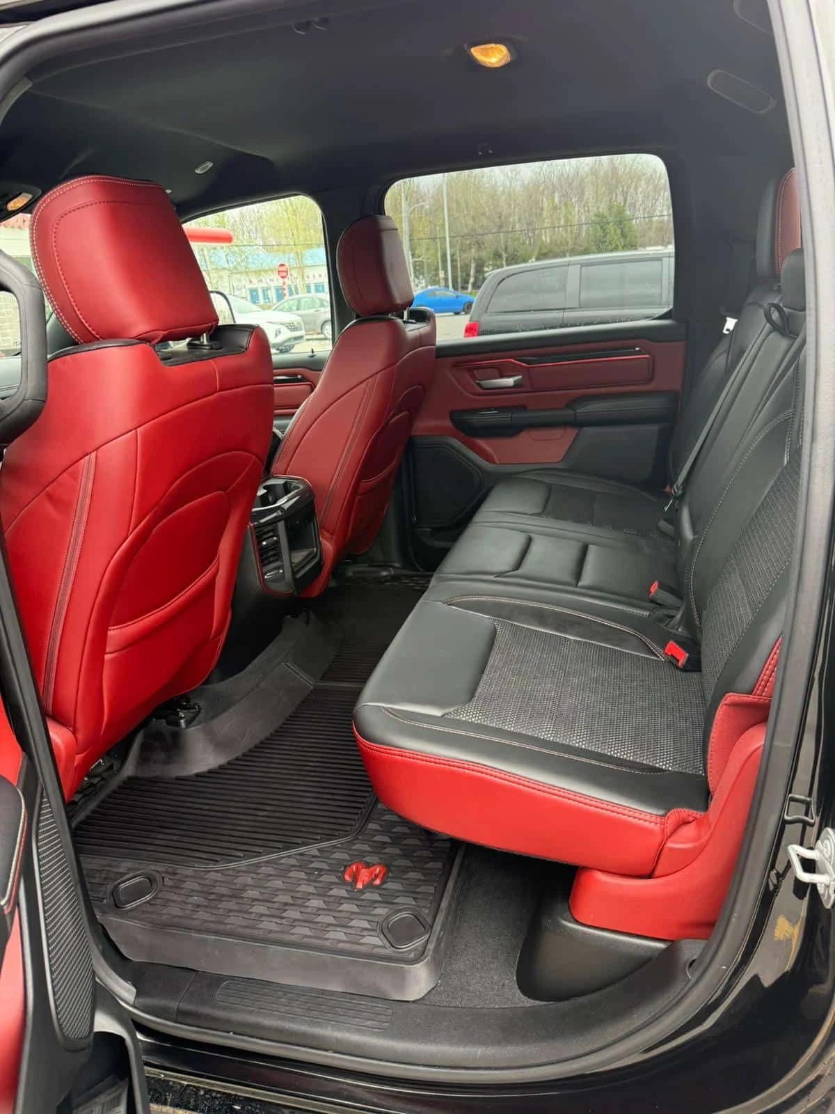 Dodge RAM 1500  Rebel / CARFAX / 5.7 HEMI , снимка 12 - Автомобили и джипове - 54388842