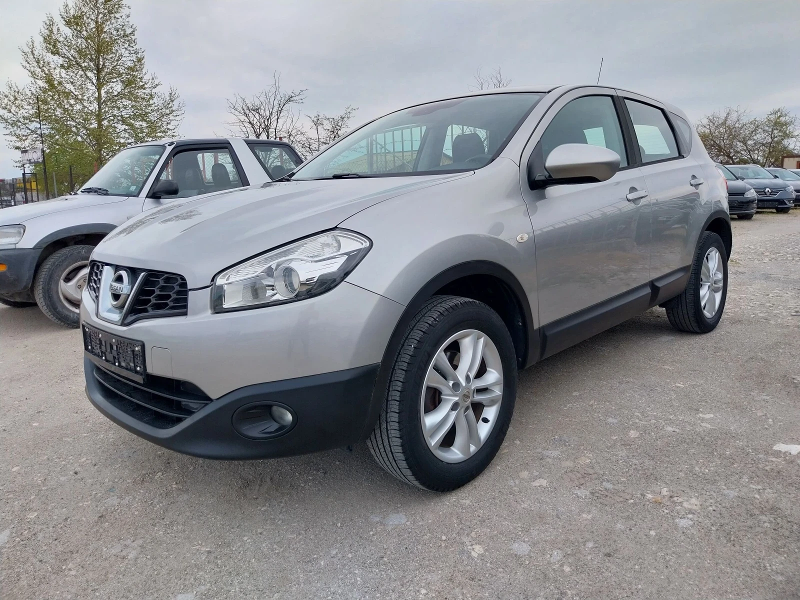 Nissan Qashqai 1.6 i, снимка 7 - Автомобили и джипове - 54409364