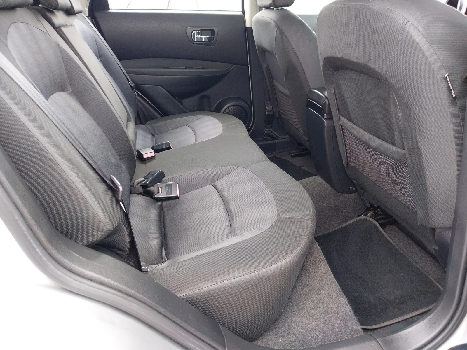 Nissan Qashqai 1.6 i, снимка 17 - Автомобили и джипове - 54409364