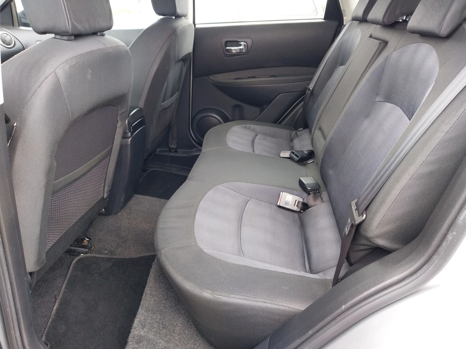 Nissan Qashqai 1.6 i, снимка 15 - Автомобили и джипове - 54409364