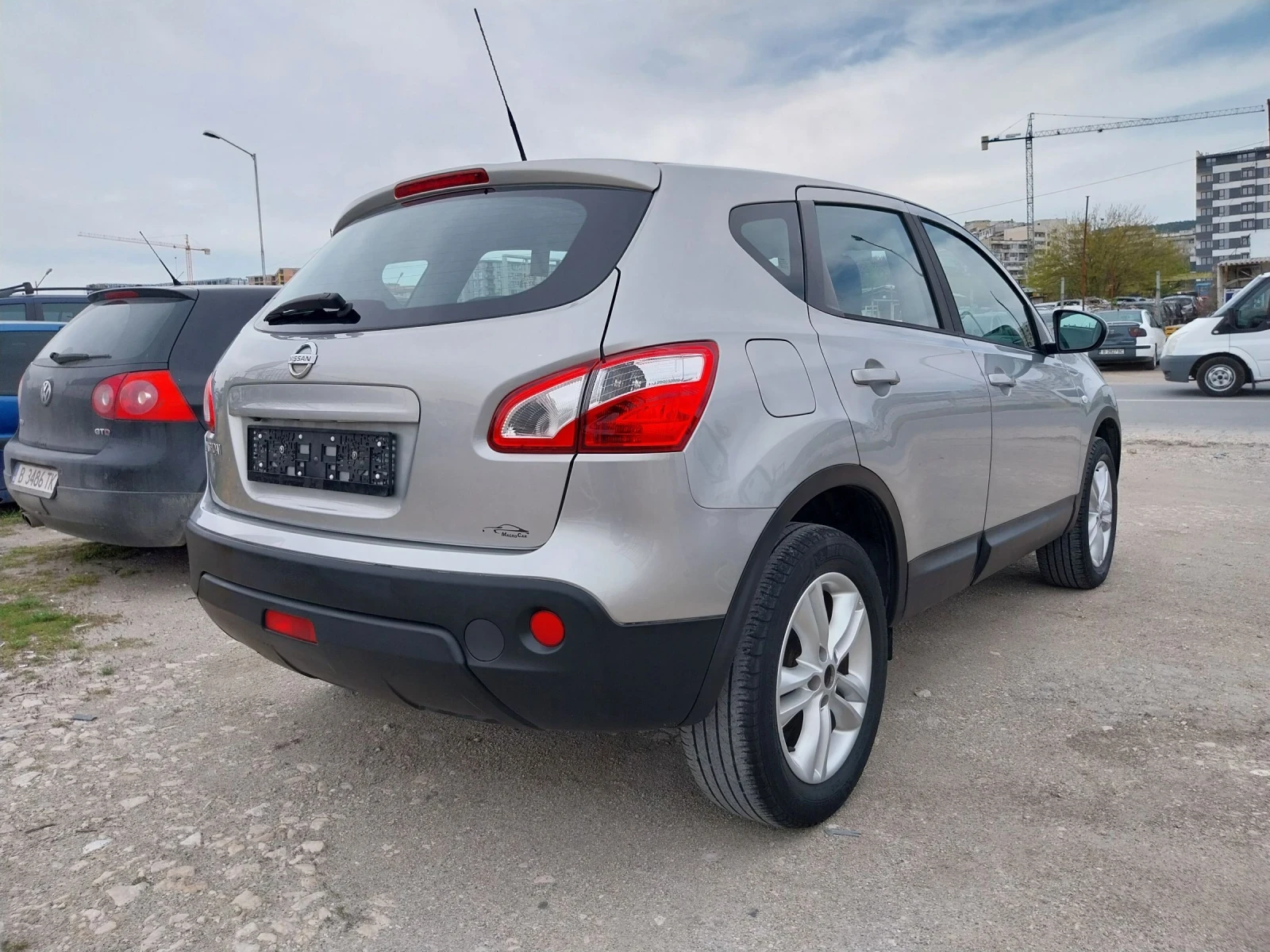 Nissan Qashqai 1.6 i, снимка 8 - Автомобили и джипове - 54409364