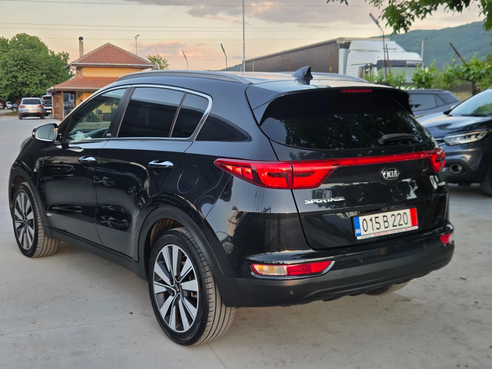 Kia Sportage 2.0 D 136PS AWD* * XENON* * * KAYLESS GO* KAMERA* , снимка 7 - Автомобили и джипове - 54447863