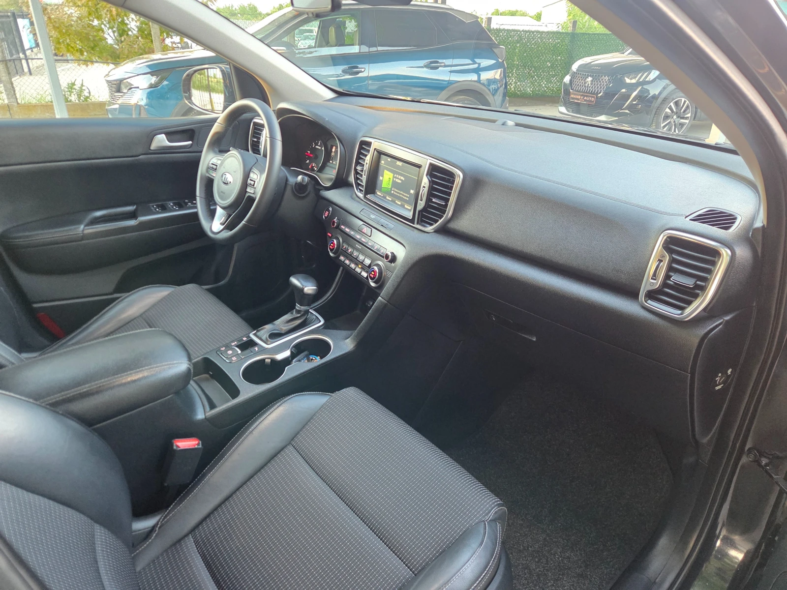 Kia Sportage 2.0 D 136PS AWD* * XENON* * * KAYLESS GO* KAMERA* , снимка 8 - Автомобили и джипове - 54447863