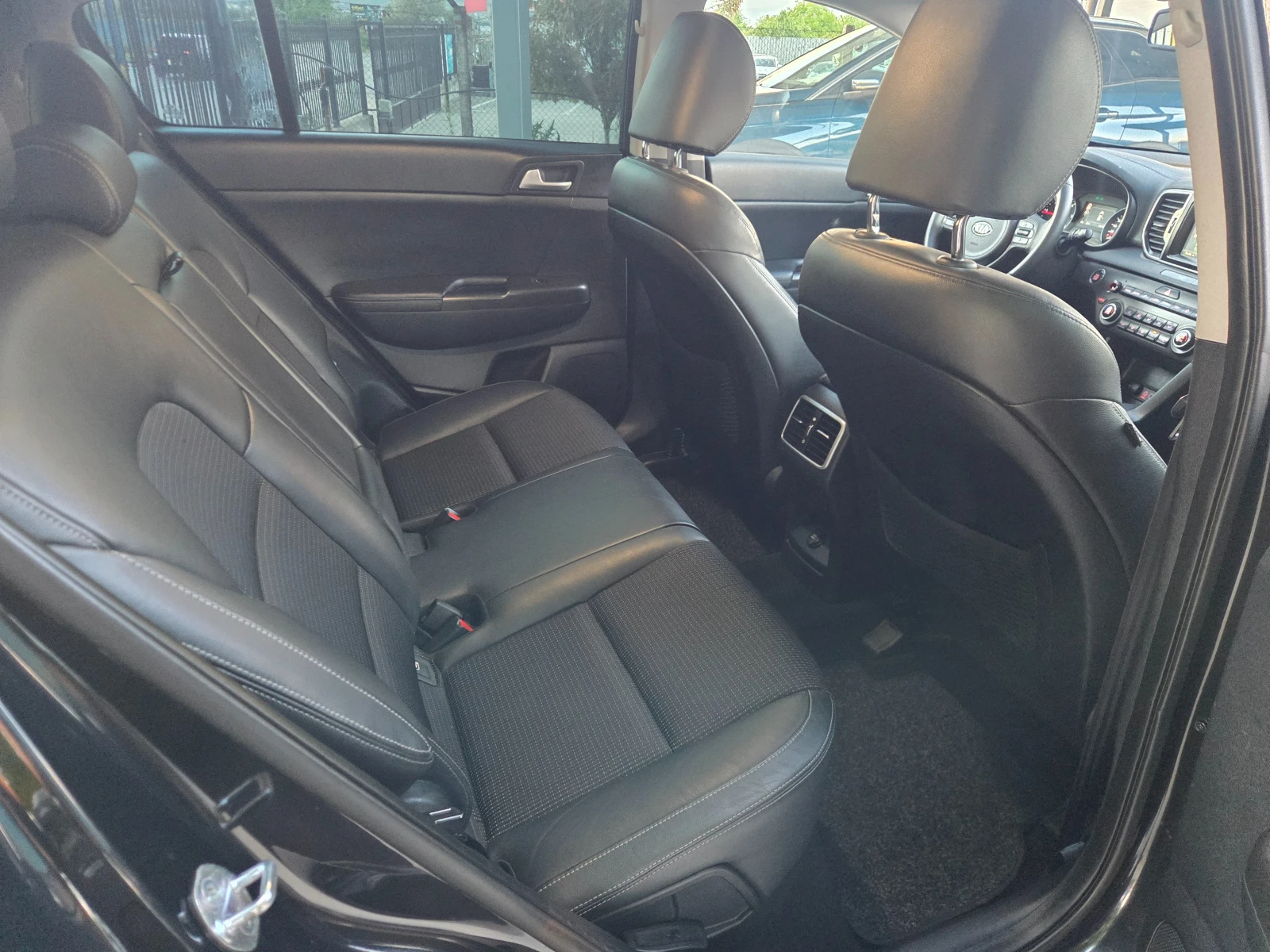 Kia Sportage 2.0 D 136PS AWD* * XENON* * * KAYLESS GO* KAMERA* , снимка 5 - Автомобили и джипове - 54447863