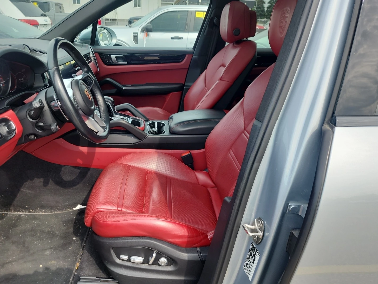 Porsche Cayenne * * CARFAX * * АВТО КРЕДИТ * * , снимка 5 - Автомобили и джипове - 54964645
